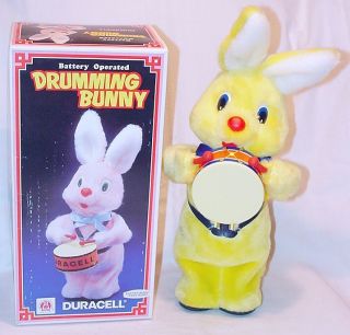 Jamina Duracell 12 EASTER DRUMMING BUNNY Yellow TV Figure Batt. Op 