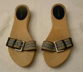    SIGNA​TURE PLAID WOODEN FLIP FLOPS SIZE 39 ​NEW, NEVER WORN