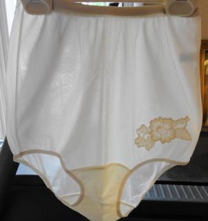 Vintage VANITY FAIR Panties NYLON Tricot Beige Lace Size 4 Sheer 