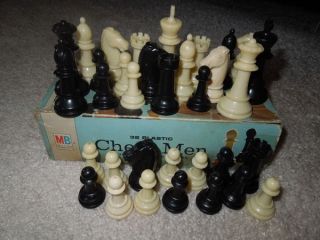   Vintage Milton Bradley MB 34 Chess Men Plastic Box Staunton Design