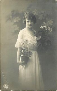 REAL PHOTO YOUNG WOMAN HOLDING FLOWER POTS HEAD SCARF R84013