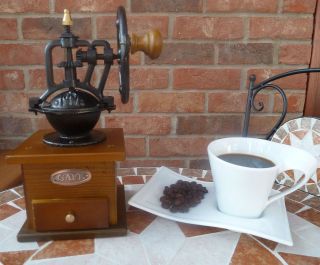 NEW Square Iron Coffee Grinder + 100g Coffee Beans FK37