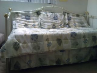 5PC Daybed set   Comforter + 3shams + bedskirt (BFTG)