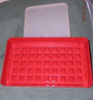 VINTAGE TUPPERWARE BACON / HOT DOG / DELI KEEPER WITH SHEER COVER