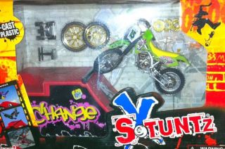 Stuntz Dirt Bike Bmx + Ramp Action Figures Diecast New