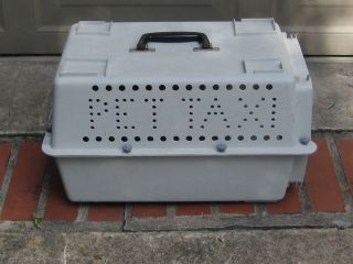plastic dog kennel in Dog Supplies