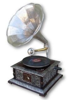 GRAMOPHONE WITH NICKEL ETCHING ON A SQUARE WOODEN BASE/NICKEL PLATED 