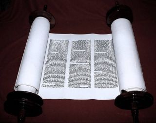 BEAUTIFUL COMPLETE TORAH BIBLE SCROLL PARCHMENT JUDAICA