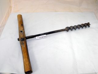 Antique Vtg 1 1/8 Diameter Hand DRILL Auger Wood Handle 19 Amish 