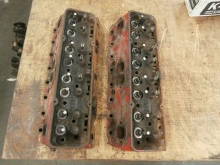   Block Chevy 302 327 350 Cylinder Heads 3890462 Double Hump Camel 462