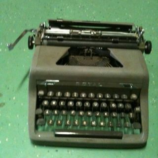   DELUXE TYPEWRITER QUIET PORTABLE TOUCH CONTROL GREY VINTAGE ANTIQUE