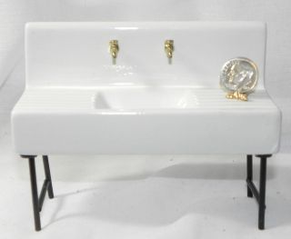   Miniature Sink Vintage Style Porcelain Handley CLA06268 112 Scale