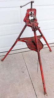 Reed No. 1 Pipe Vise 1/8   2 1/2 & No. 1S Folding Tripod Stand