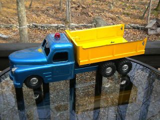 Vintage 1940s early 1950s Structo Dual axle Dump Truck   Pressed 