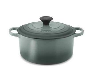 le creuset dutch oven in Kitchen & Home