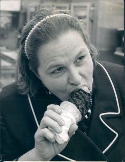  Performers of our Time Kate Smith Giant Carvel Ice Cream Cone Photo