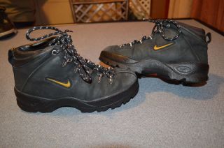 Boys Size 5 Youth Nike ACG Black Winter Boots With Yellow Swoosh