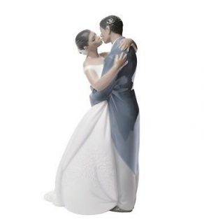   RETAILER Nao Lladro Figurine A KISS FOREVER ethnic marriage wedding