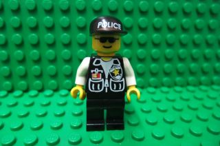 POLICE LEGO FIGURE WITH FLACK JACKET & PRINTED CAP   TOWN CITY