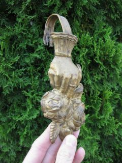 ANTIQUE METAL HAND HOLDING ROSE HANGING gold finial CURTAIN TIE BACK 