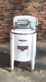 Antique Vintage Speed Queen Wringer Washing Machine