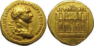 TRAJAN 98 117 A.D.   GOLD AUREUS RV. shows TRAJANS FORUM EF