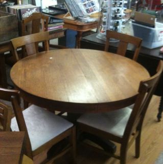 Beautiful Solid Oak Pedestal Table And 4 Upholstered Chairs / 3 Leaves
