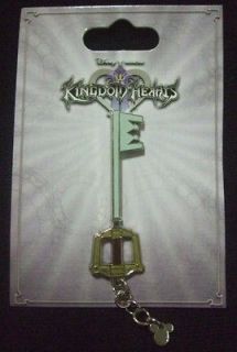 Kingdom Hearts keyblade pin with original card