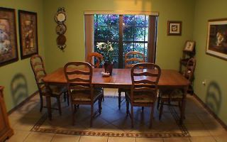 Traditional Dining Room Table 2 leaves 6 chairs great shape
