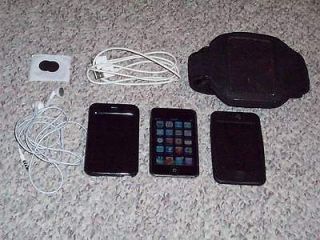 Black Apple 16 GB iPod Touch 2nd*Bundle of Cases, Chargers, Earbuds 