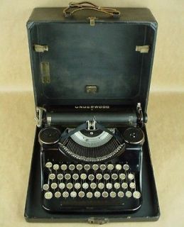 Underwood Portable Typewriter 1920s Vintage w/carring case
