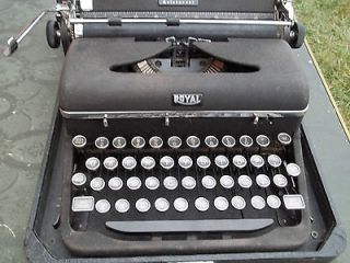 Vintage Royal Aristocrat Typewriter W/ Carrying Case, Clean Piece 