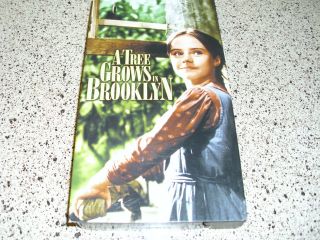   Tree Grows In Brooklyn VHS OOP Peggy Ann Garner Joan Blondell CLASSIC