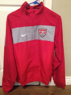Nike US Mens Woven Soccer Warm Up Red Jacket Size US S & M United 