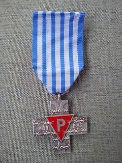 Holocaust Auschwitz Cross Concentration Death Camp Survivor Medal 