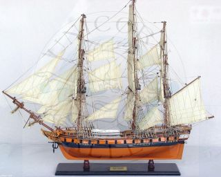  TO DISPLAY MODEL SHIP OF FRIGATE HMS ESSEX (1799) USS ESSEX MODEL BOAT