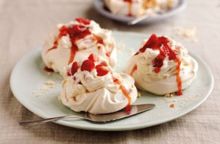 Strawberry Meringues   Childrens Recipes   Tesco Real Food 