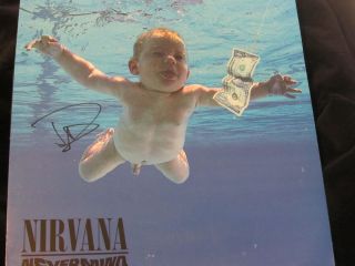   !! RARE Signed Nevermind LP by Dave Grohl + FOO GUITAR PICK