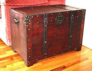 wood hope chest in Trunks & Chests