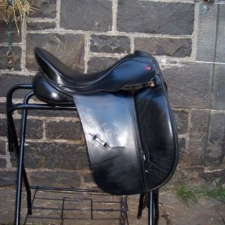 Used Albion Style Dressage Saddle   Black   Wide Tree   Size 17