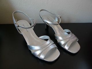 PREDICTIONS WOMENS HUTTON DRESS SANDAL SIZE 6.5 SILVER WHITE MED HEELS 