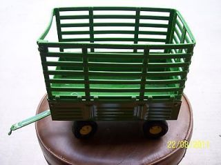 john deere toy bale wagon ERTL 8 x 5 diecast &plastic rack SMV wheels 