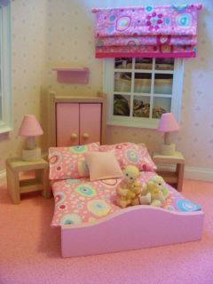   MINIATURE WOODEN DOLL HOUSE FURNITURE  BEDROOM PINK ACCESSORIES