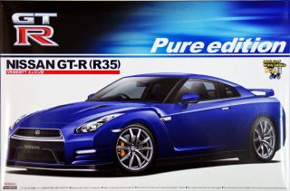 Aoshima 03916 Nissan GT R (R35) 2012 with VR38DETT Engine 1/24 scale 