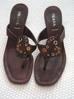   38 1/2 8.5 Brown Leather Heart Embellished Kitten Heel Thong Sandals