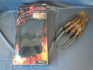 Freddys Glove Prop Replica Nightm​are on Elm Street Horror ​NECA 