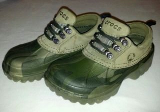 Boys kids camoflage suede Crocs rain snow ankle boots / shoes Size 4 