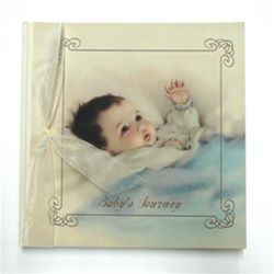 Opposite most pages are blank Memo pages for adding baby photos or 