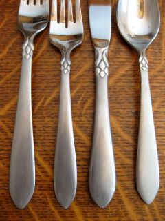 You Pick 6 Oneida Jacqueline Spoons Forks Knife Knives
