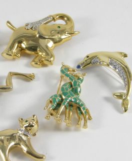 VERY GOOD LOT OF 9 MIXED ANIMAL BROOCHES, RHINESTONE CAT, FROG 